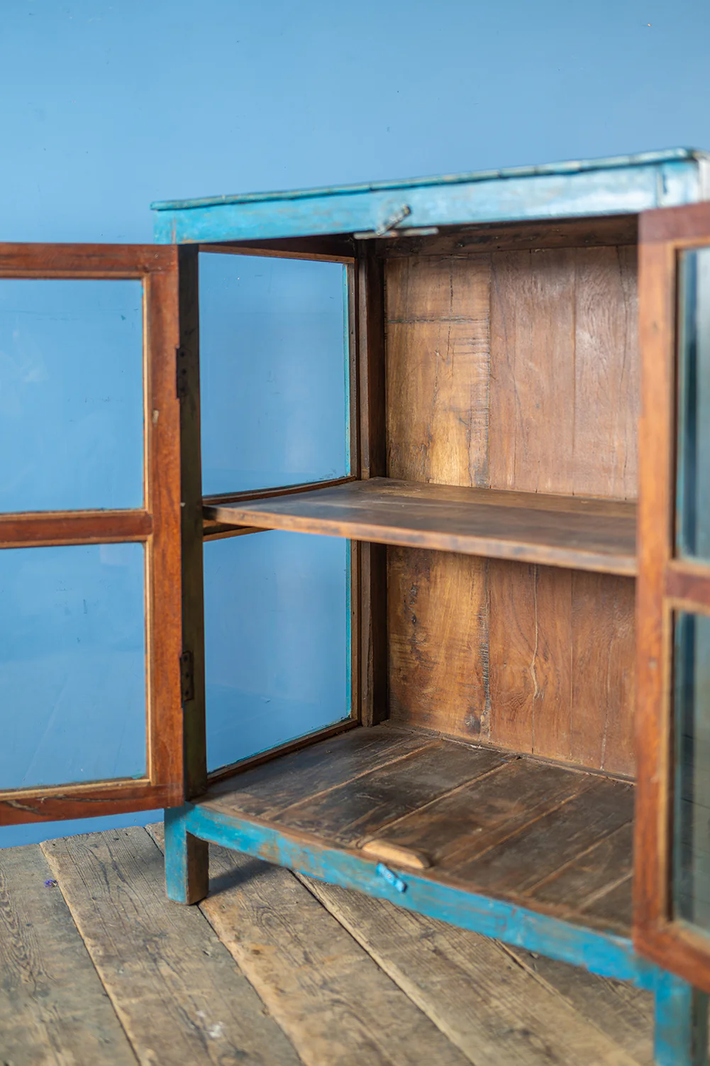 Blue Vintage Display Cabinet <p>W:74cm D:46.5cm H:92cm </p> - Image 4