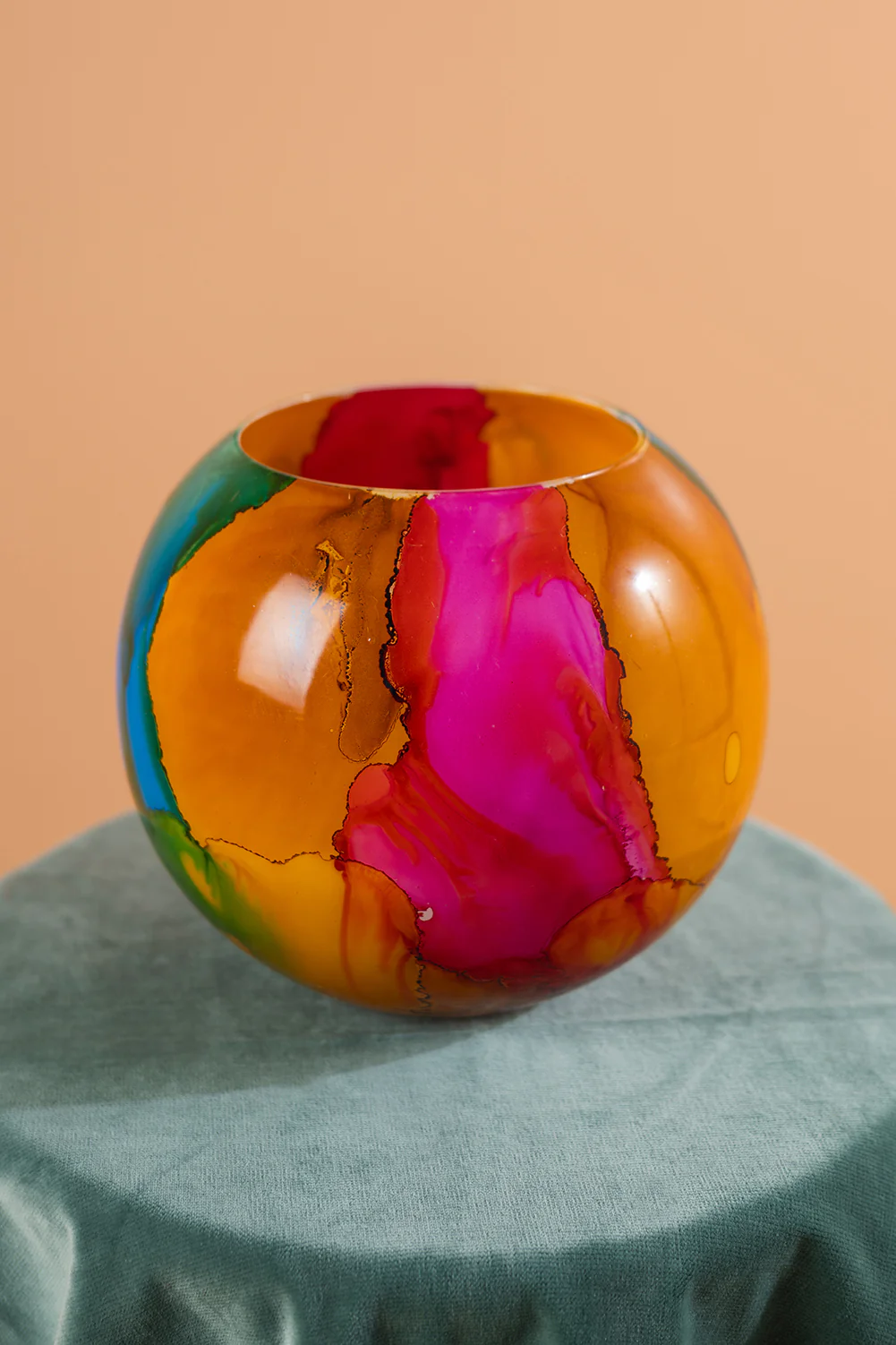 Marble Finish Glass Hurricane Vase - Image 4