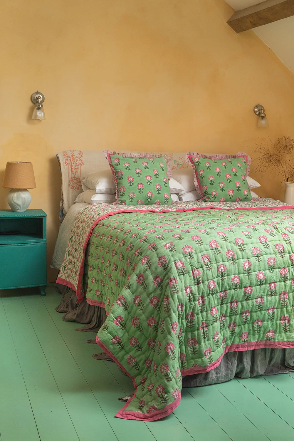 Laurel & Taffy Block Print Cotton Quilt - Image 4