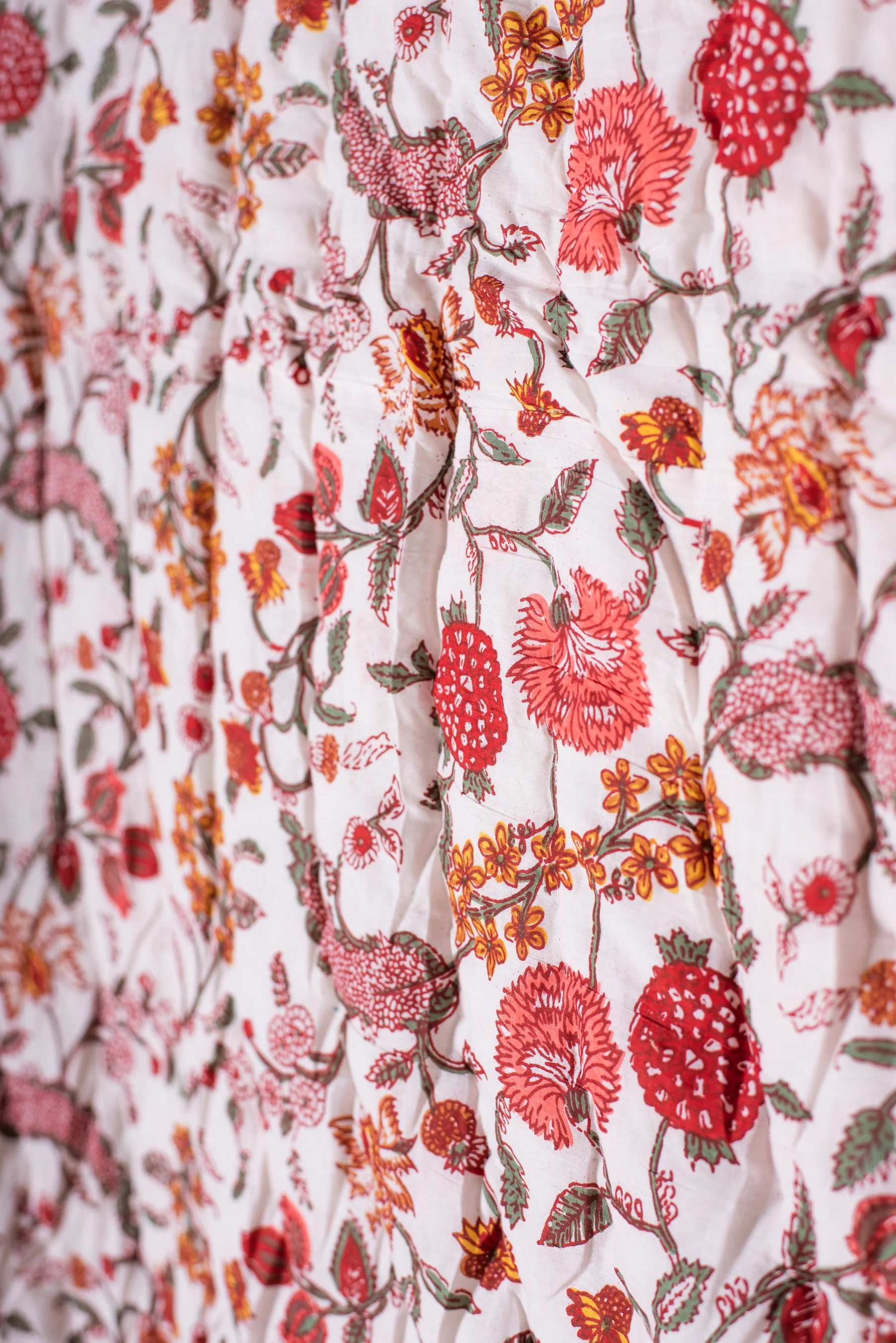 Coral Haze Reversible Floral Quilt - Image 5