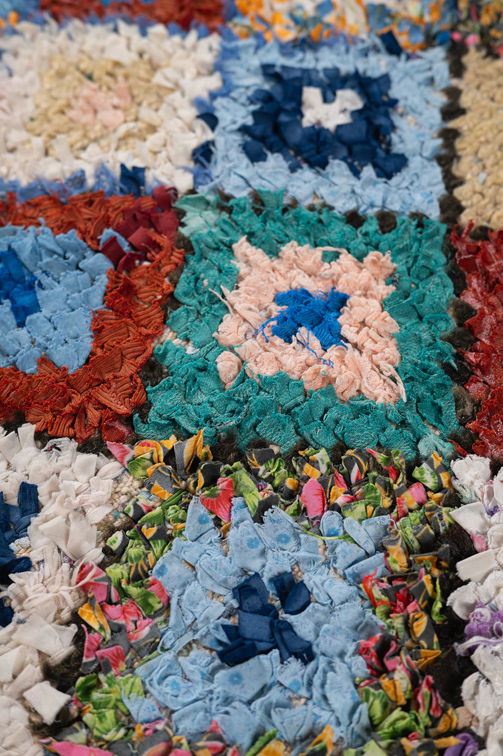 Vintage Moroccan Diamond Boucherouite Rug 105x200cm - (16) - Image 7