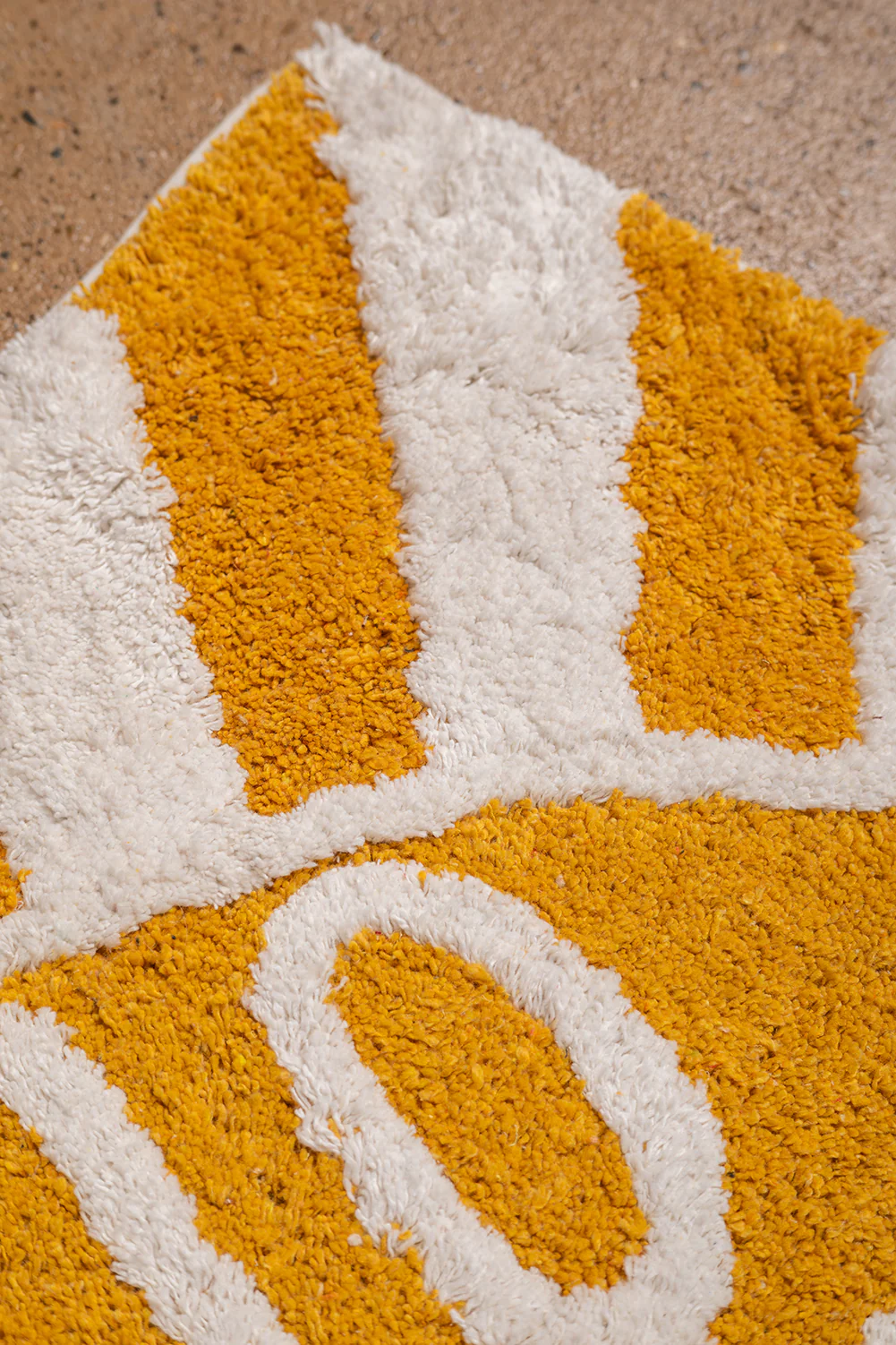 Seconds 'Hello Sunshine' Yellow & White Small Tufted Rug - Image 3