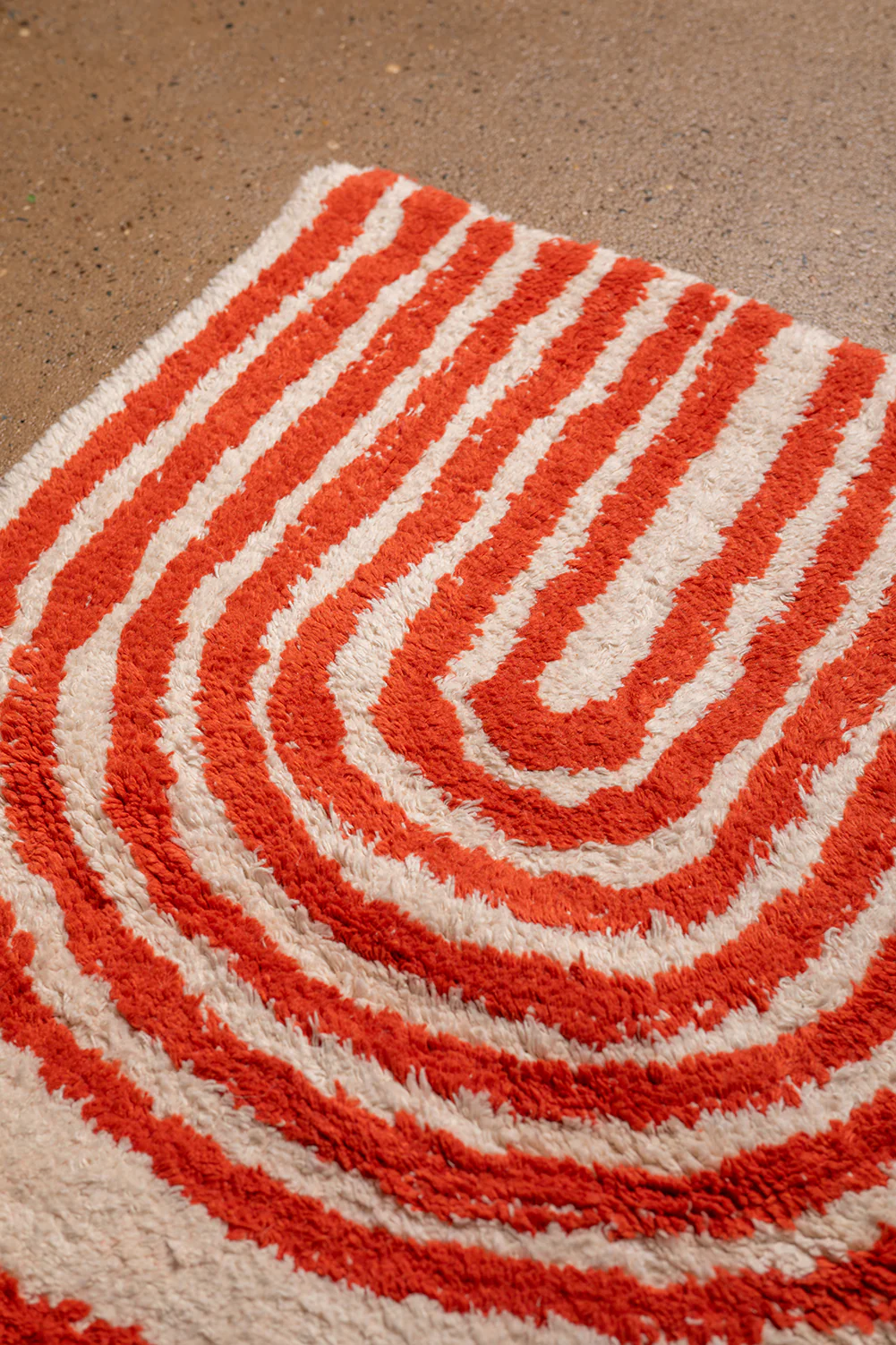 Seconds Red & White Arches Tufted Small Rug - Image 2