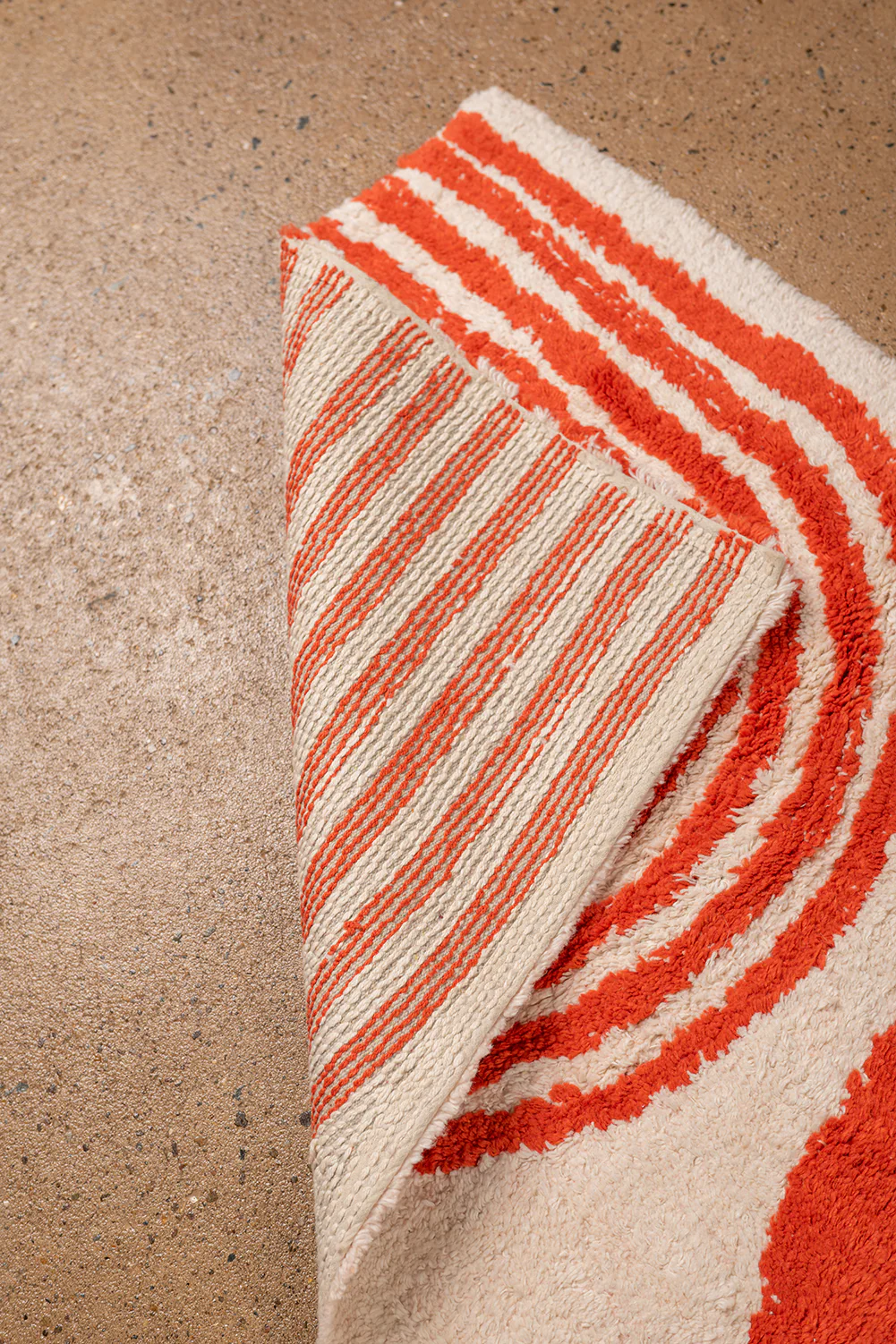 Seconds Red & White Arches Tufted Small Rug - Image 3