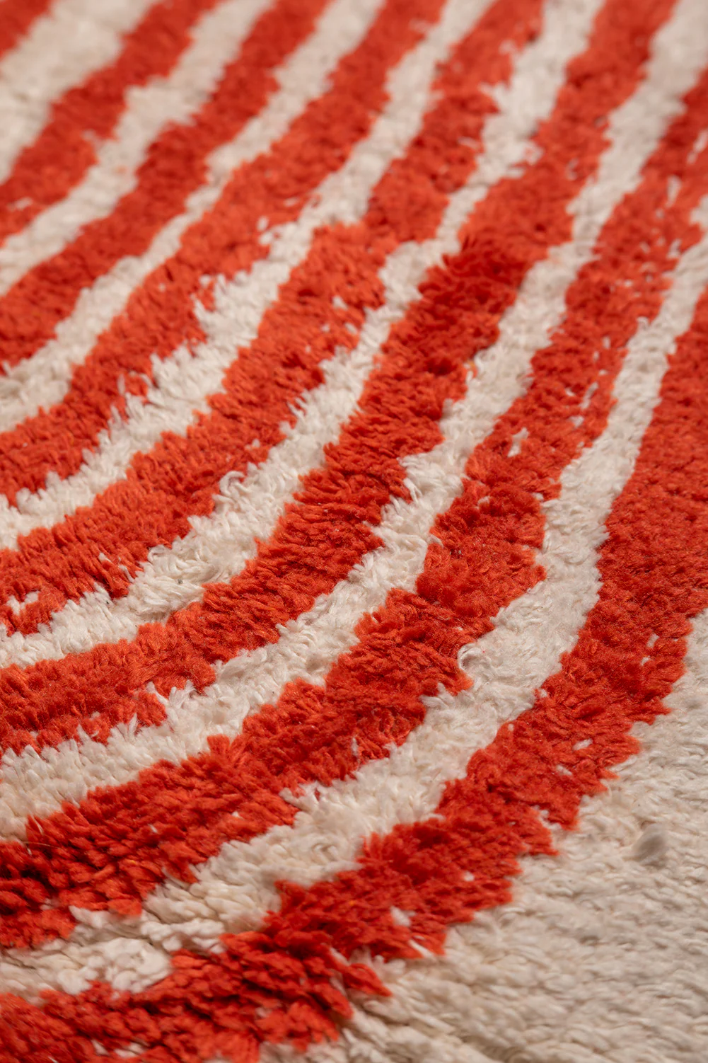 Seconds Red & White Arches Tufted Small Rug - Image 4