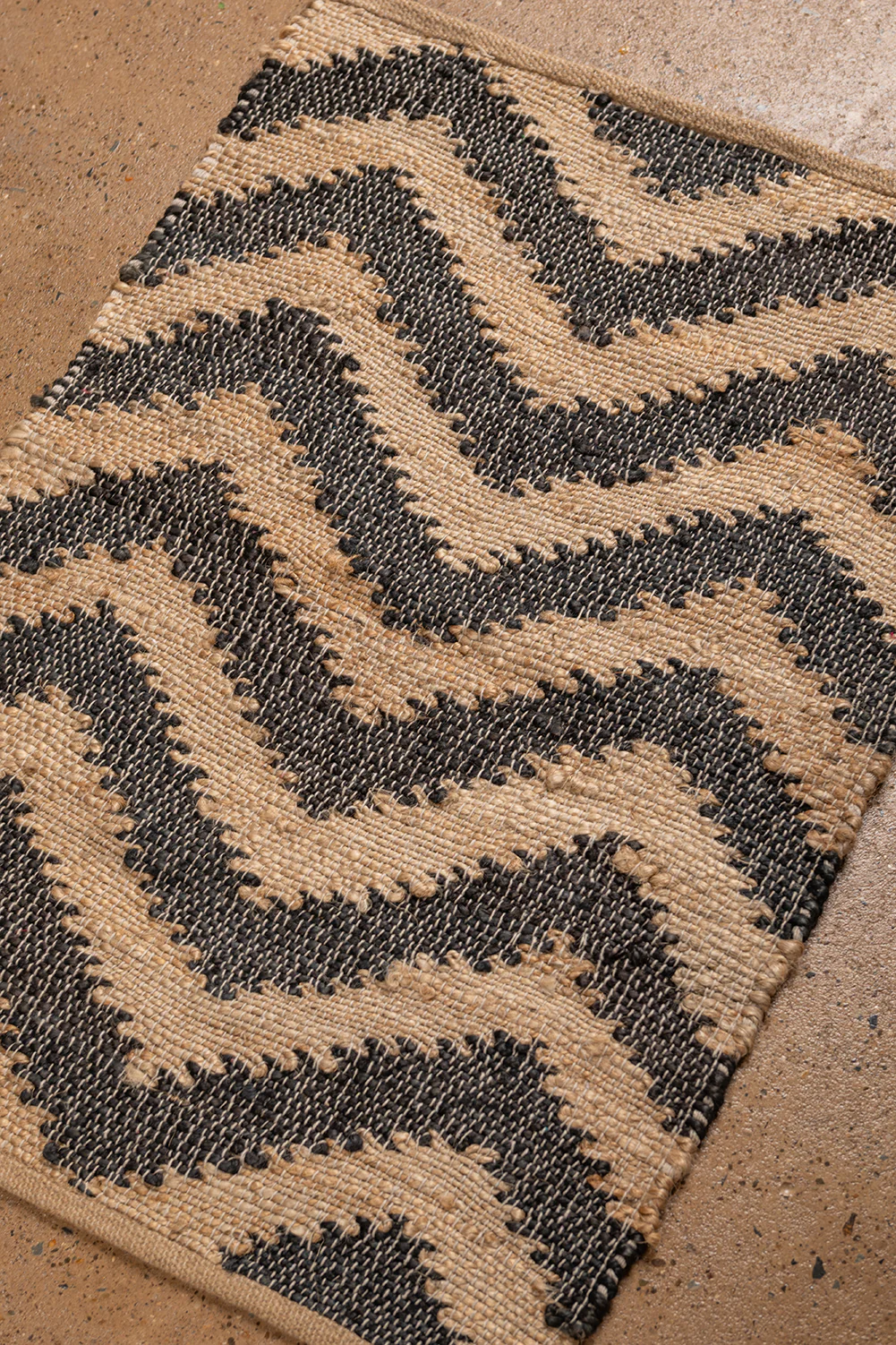Seconds Black & Jute Zig Zag Small Rug - Image 2